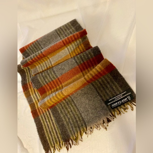Shetland Unisex Autumn Plaid Wool Scarf - Picture 3 of 6